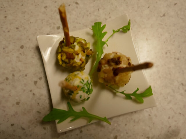 ” Tricolore ” geitenkaas- balletjes….