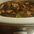 Stoofpot van varkensvlees met port en pruimen, ook voor de slowcooker