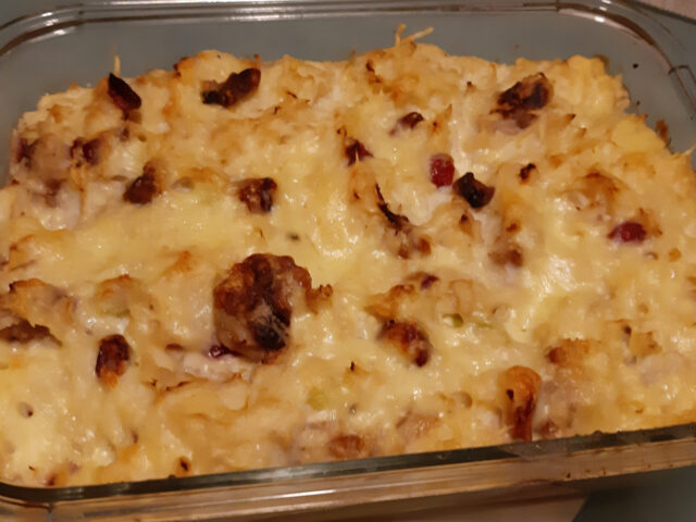 Vegetarische zuurkoolschotel met walnoten en cranberry’s