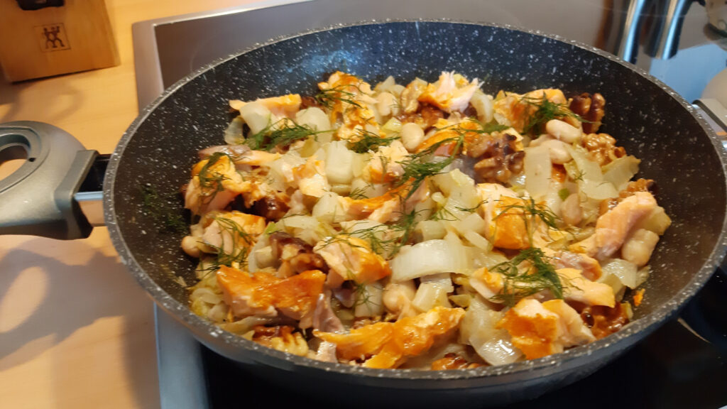 Witlof met zalmfilet uit de wok
