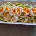 Witlofsalade met paprika, ei en een honing-mosterd-dressing