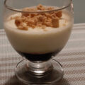 Witte chocolademousse met amarena-kersen