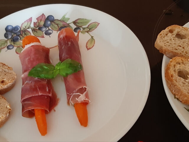 Worteltjes in Parmaham. Een bijzonder voorgerecht