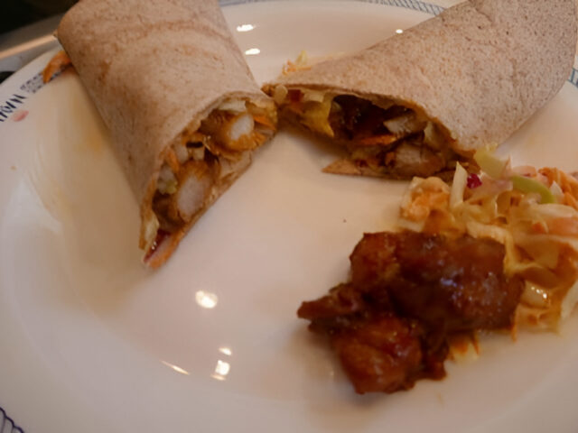 Wrap It Sticky Chicken Met Coleslaw