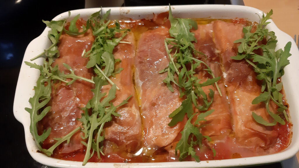 Zalmfilet met Parmaham in een heerlijke Italiaans gekruide saus