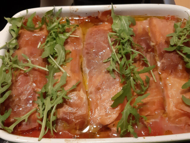Zalmfilet met Parmaham in een heerlijke Italiaans gekruide saus