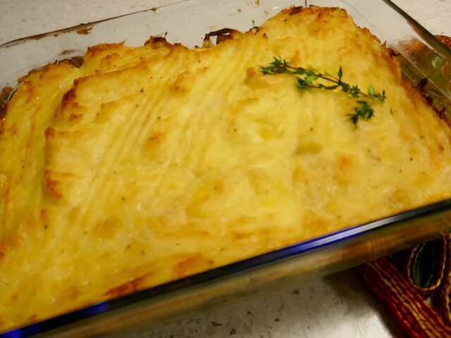 Zuurkool, salami en tijm met kaaspuree uit de oven van Janneke Philippi